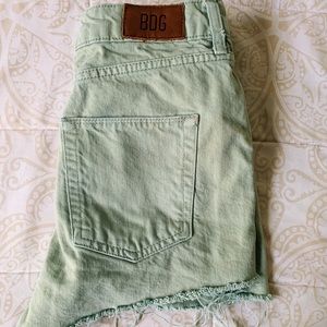 BDG High-Rise Mom Shorts - Light Green/Khaki